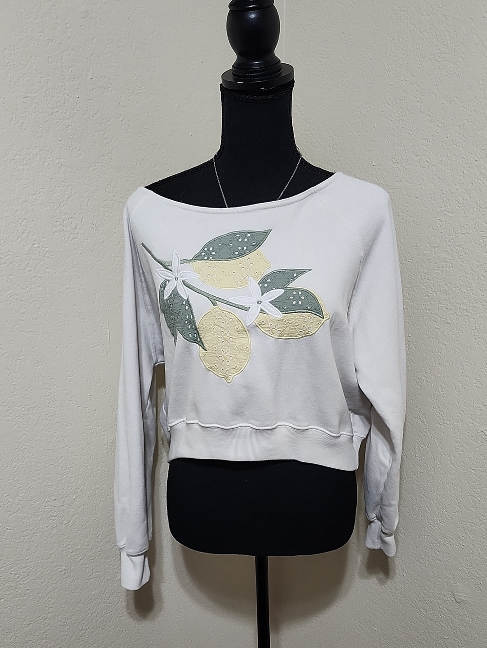Hollister White Cropped Sweatshirt with Lemon Appliqué